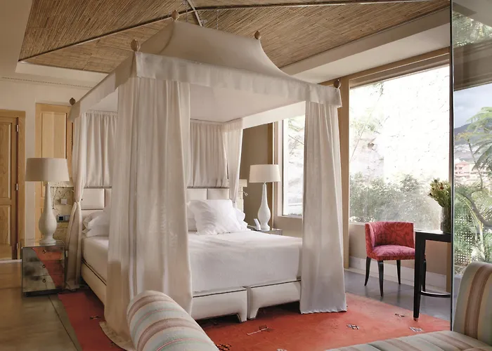 Отель Bahia Del Duque 5*